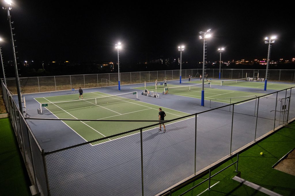 τα 3 σύγχρονα γήπεδα τένις του Tennis Lab Cosmos Θεσσαλονίκη